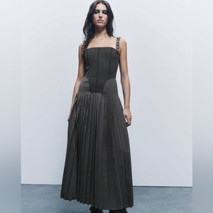 Woman pleaded dress Gray M